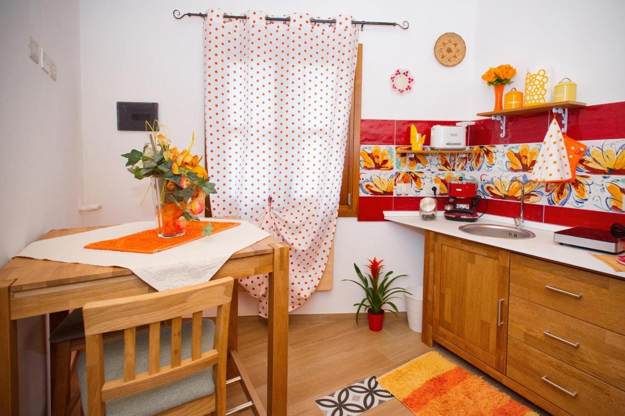 Holiday Room Sa Tebia Oristano Exterior photo